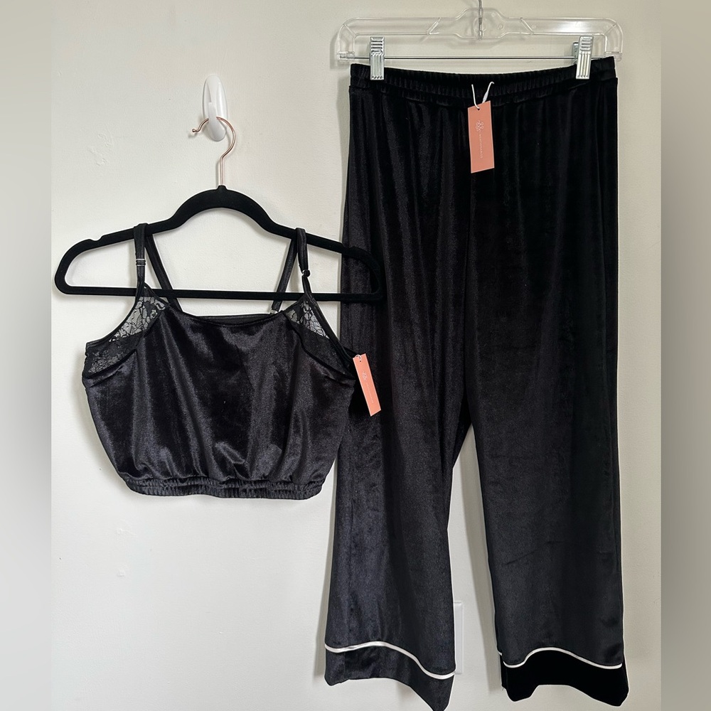 NWT Mentionables Black Velvet Crop Top and Pants Lounge Set